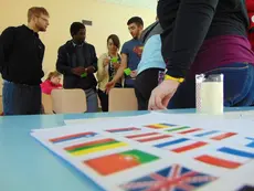 Des participants à une rencontre trinationale