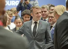 Emmanuel Macron avec les jeunes