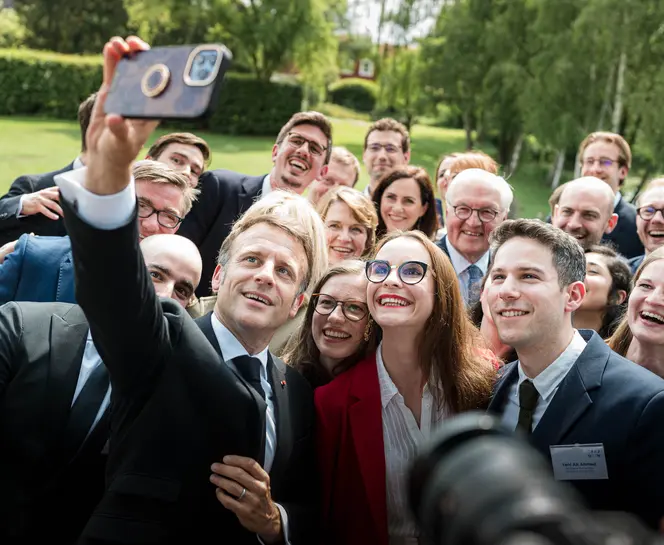 Selfie avec Emmanuel Macron et Frank-Walter Steinmeier